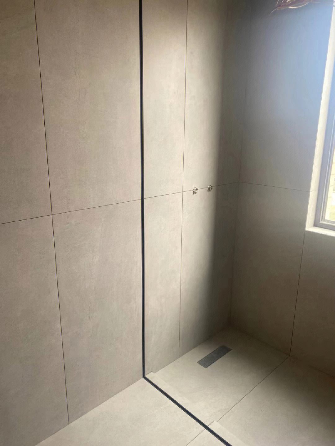 贴砖师傅把瓷砖贴坏了可以要求赔偿吗(贴砖师傅把瓷砖贴坏了可以要求赔偿吗合理吗) 贴砖师傅把瓷砖贴坏了可以要求赔偿吗(贴砖师傅把瓷砖贴坏了可以要求赔偿吗合理吗)